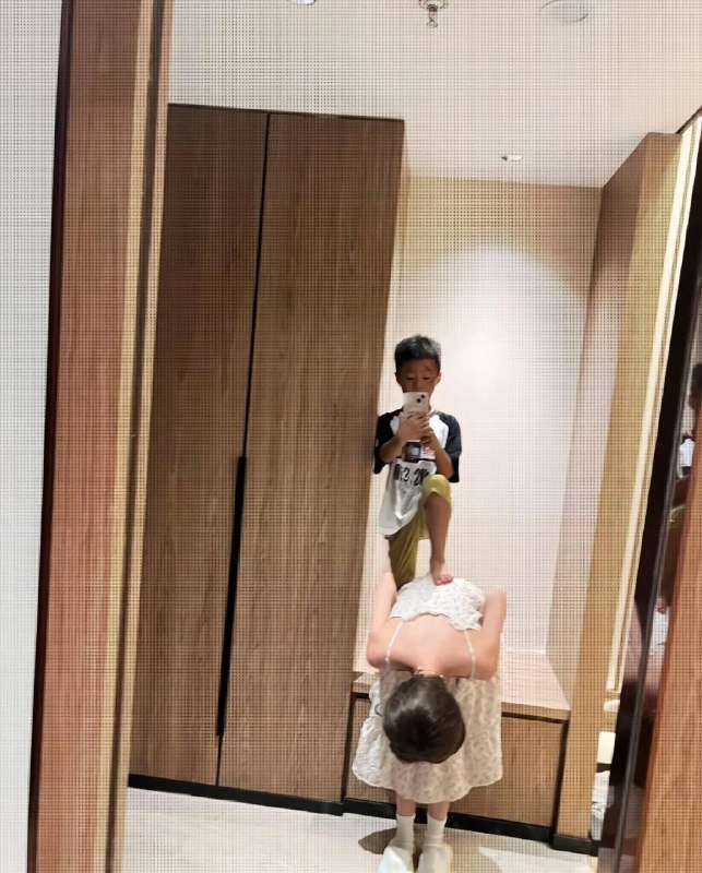 跟我嘻嘻哈哈呢