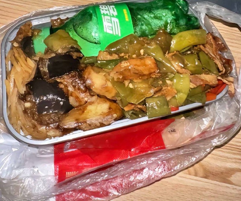 饭也冷了雪碧也热了，挺好 #外卖