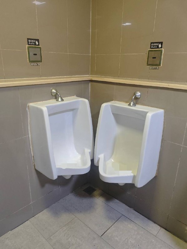 兄弟我点根烟你帮我扶一下 #空间美学￼￼