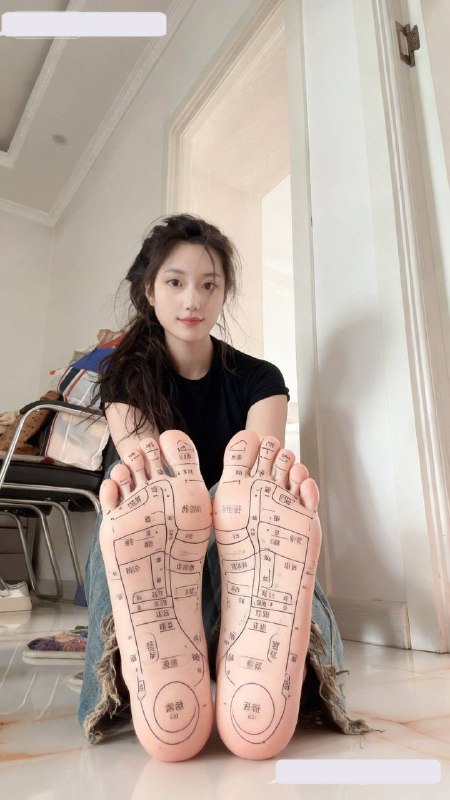 足底穴位按摩，健康养生无不良引导#美脚 #足疗按摩￼￼足底穴位按摩，健康养生无不良引导#美脚 #足疗按摩￼￼