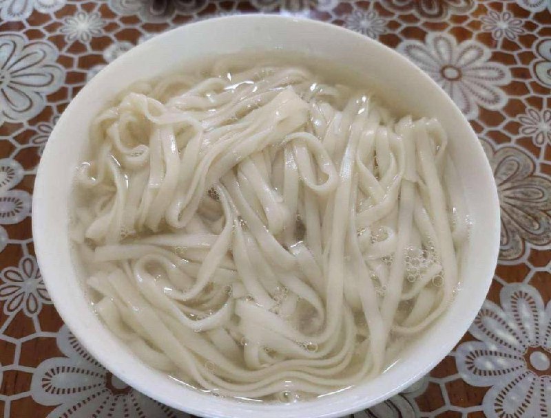煮了一碗面，警醒自己 告诉自己 好时回想那时的日子，不好时不怕这种日子￼￼
