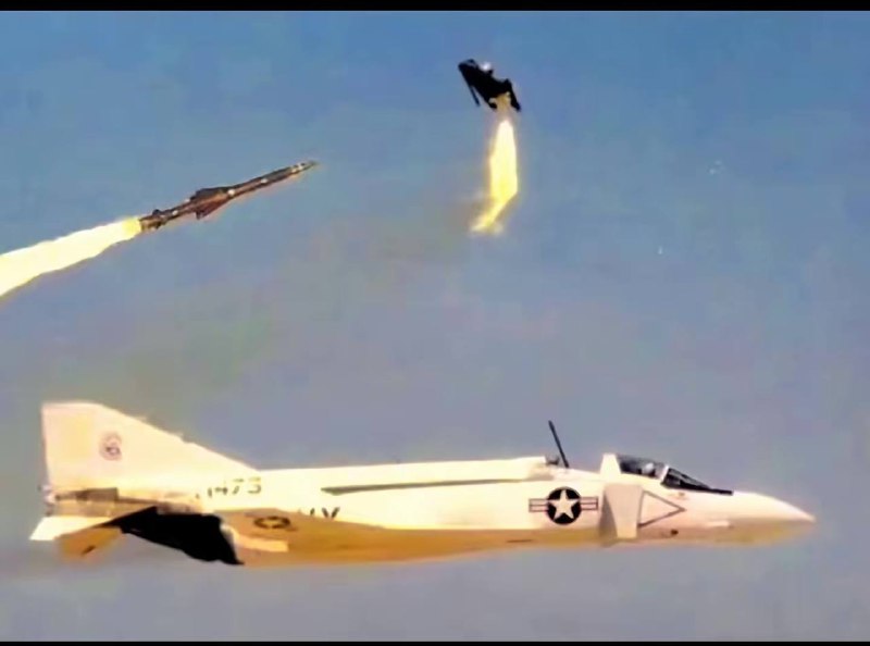 飞机：成功释放 干扰弹