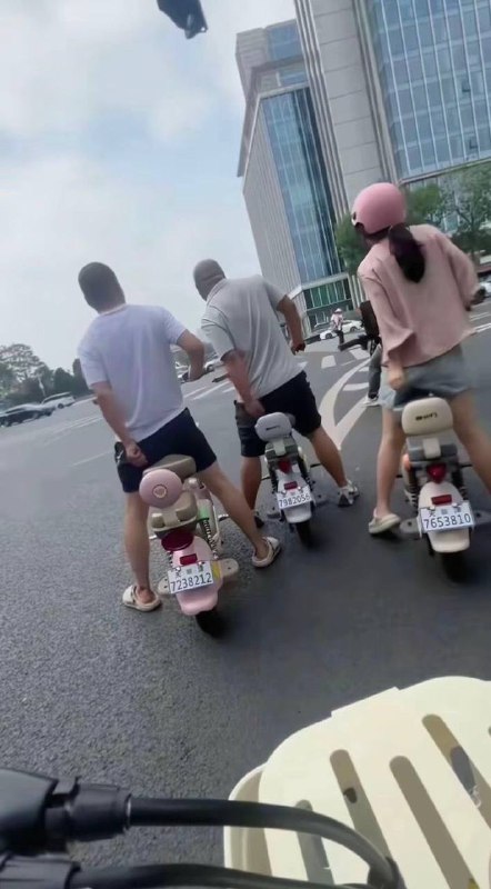 可以去驾驶暴风赤红了 #环太平洋 #神同步￼