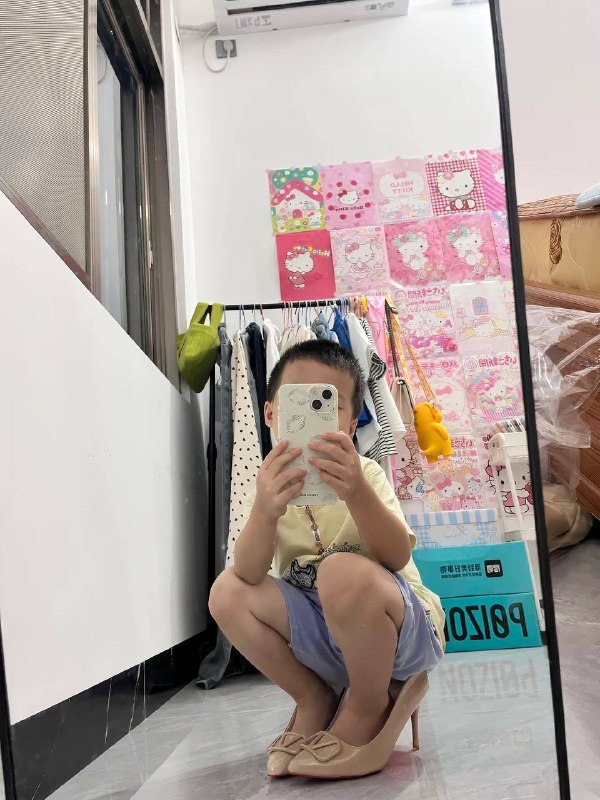 高跟鞋当凳子坐